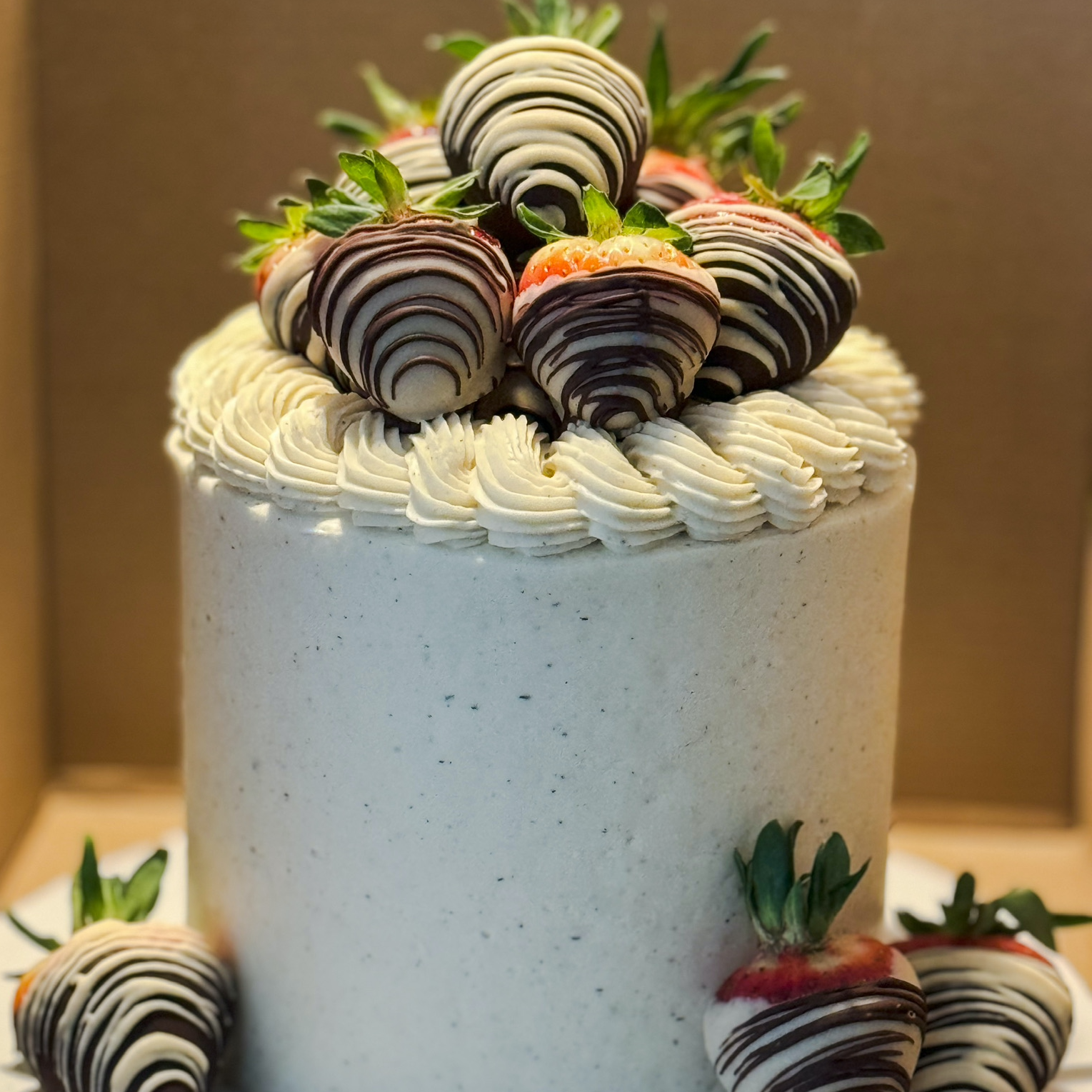 Strawberries & Cream Champagne Cake